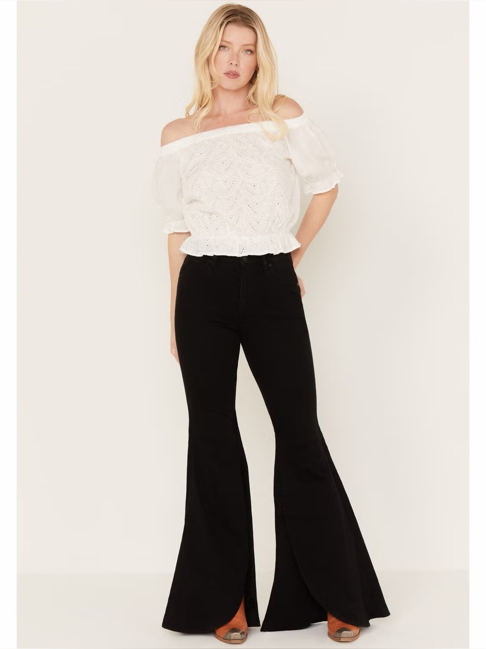 NWT Shyanne High Rise Super Flare Tulip Jeans Black